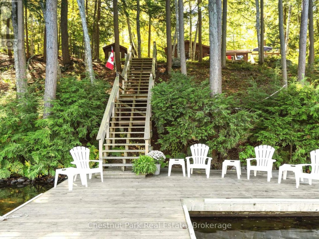 10 TAYLOR (26LM10) ISLAND, 