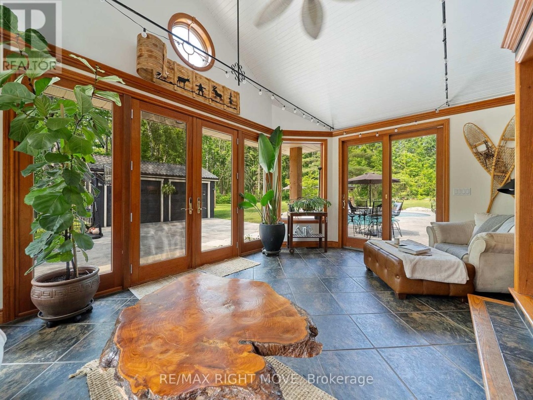 1948 CARRIAGE COURT, 