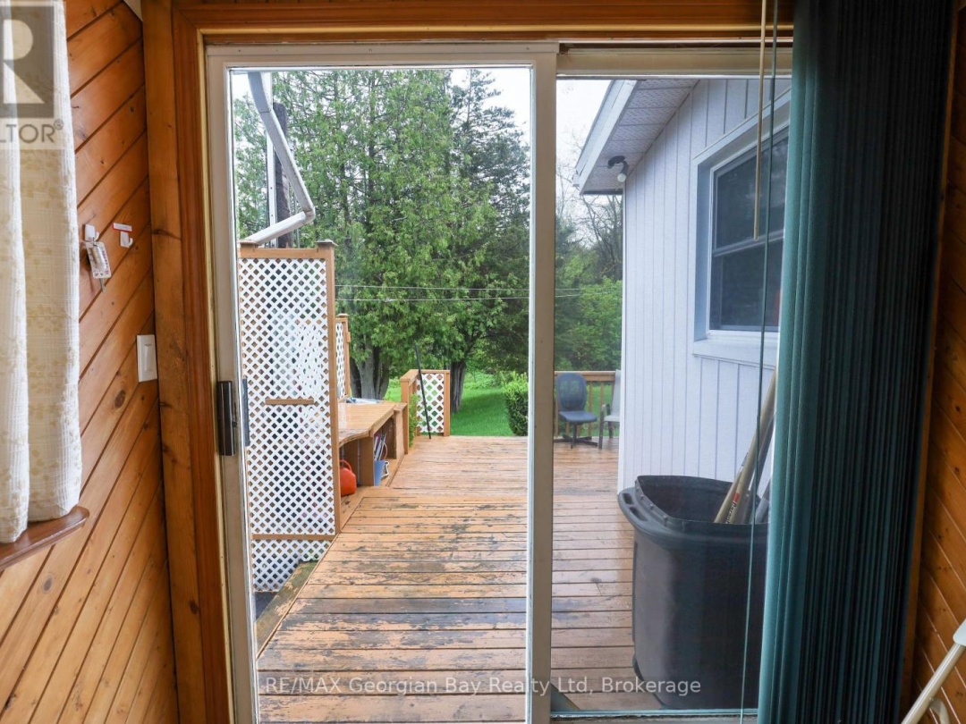 3485 Fraser Lane, Tay