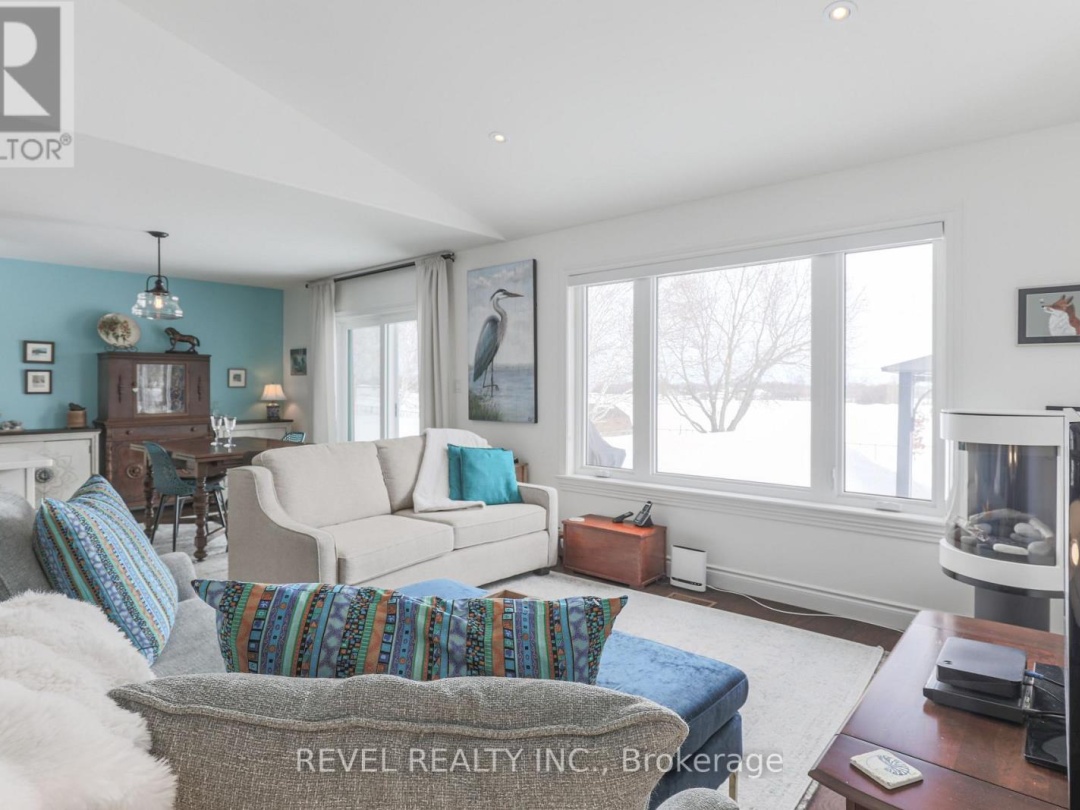 35 BRUCE CRESCENT, 