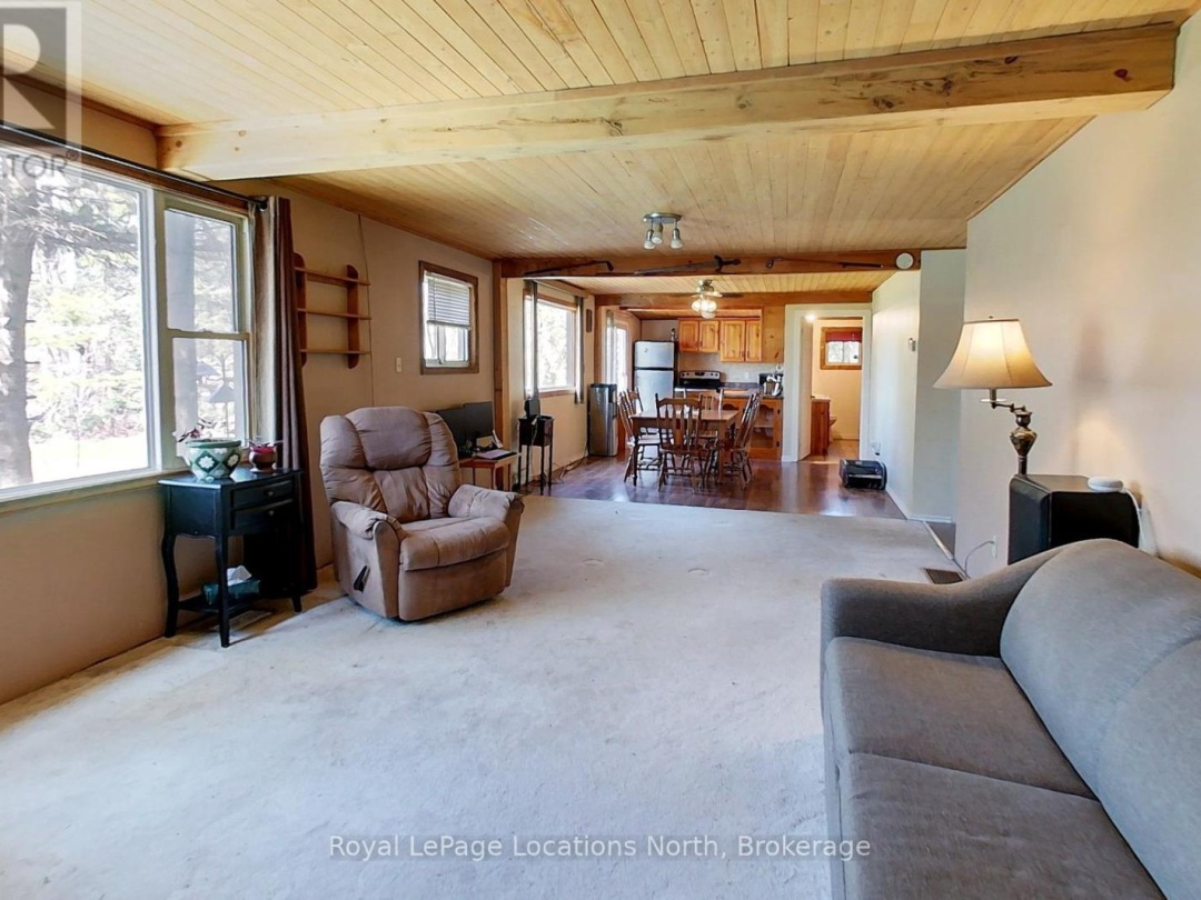 239 Monck Rd Cty 45, Young Lake