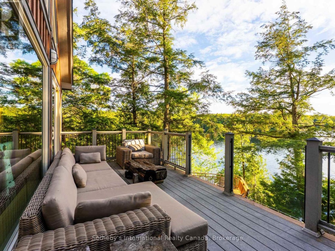 1075 ELMHURST LANE, Kennisis Lake