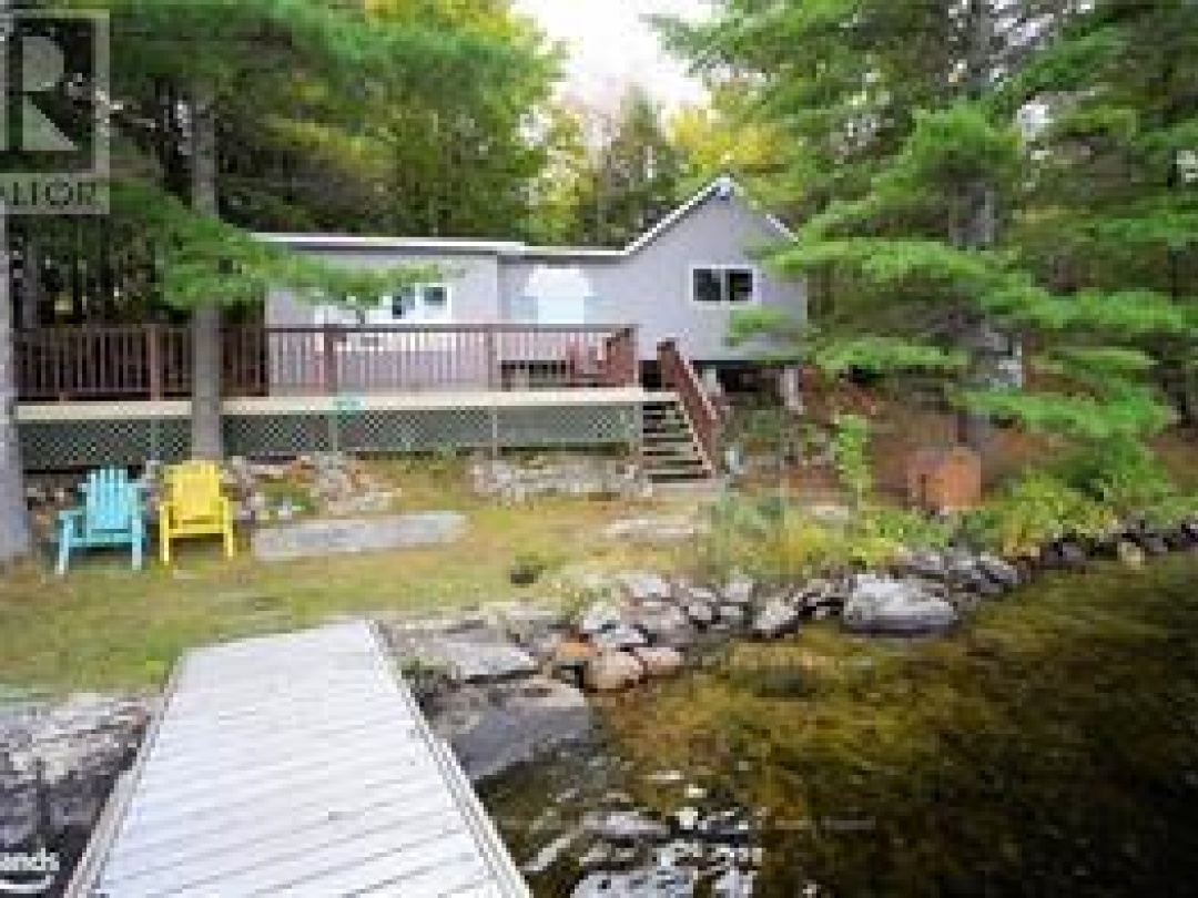 121 Healey, Healey Lake