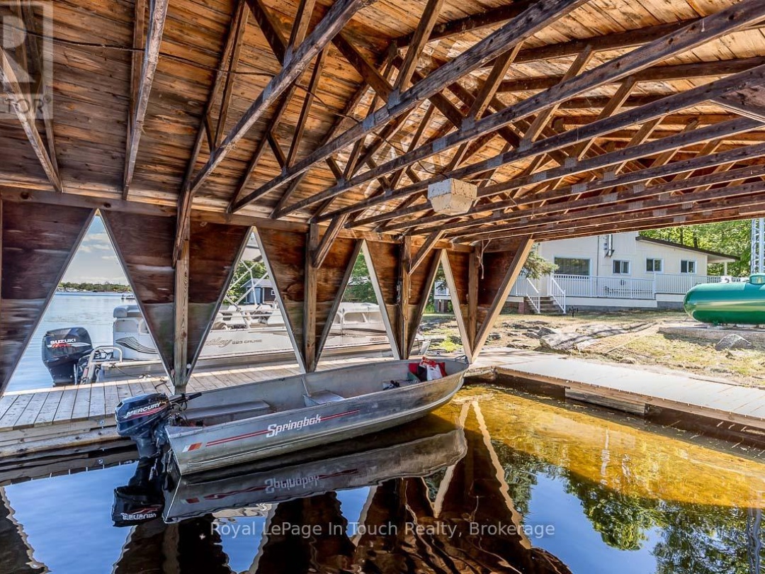 36 Yellowhead Island, Gloucester Pool