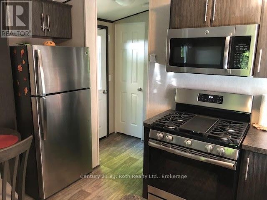 767 POPLAR CRESCENT, 