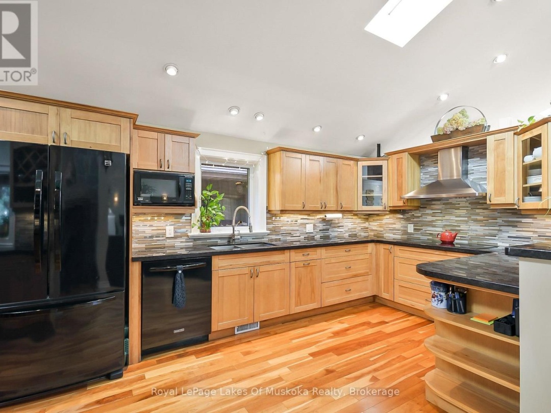 2 LESLIE DRIVE W, 