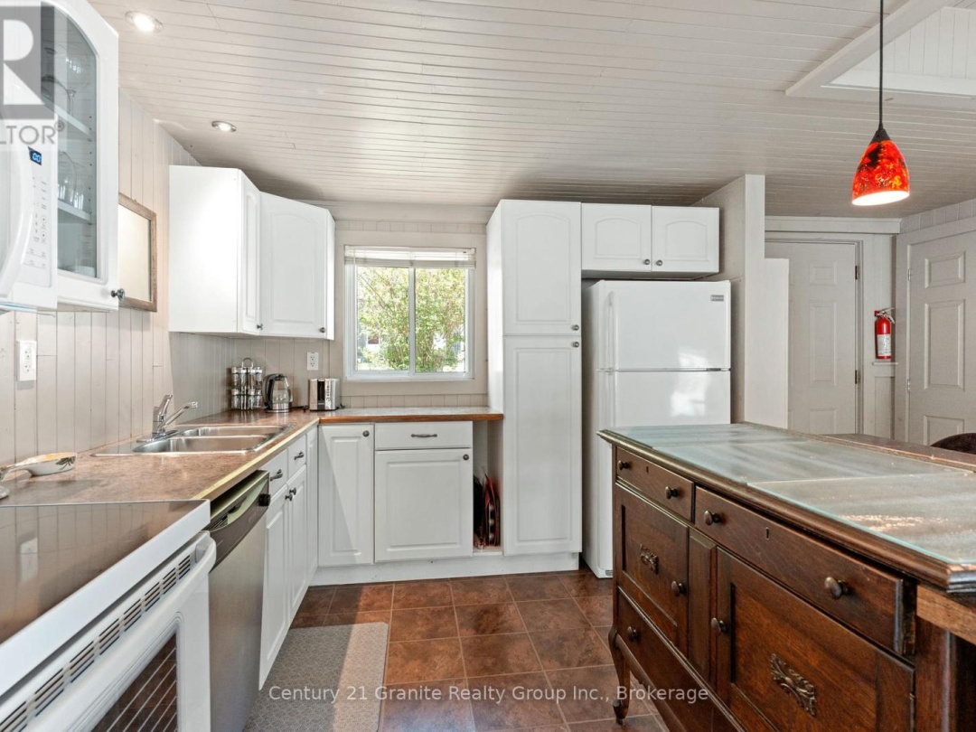 359 Avery Point Road, Dalrymple Lake