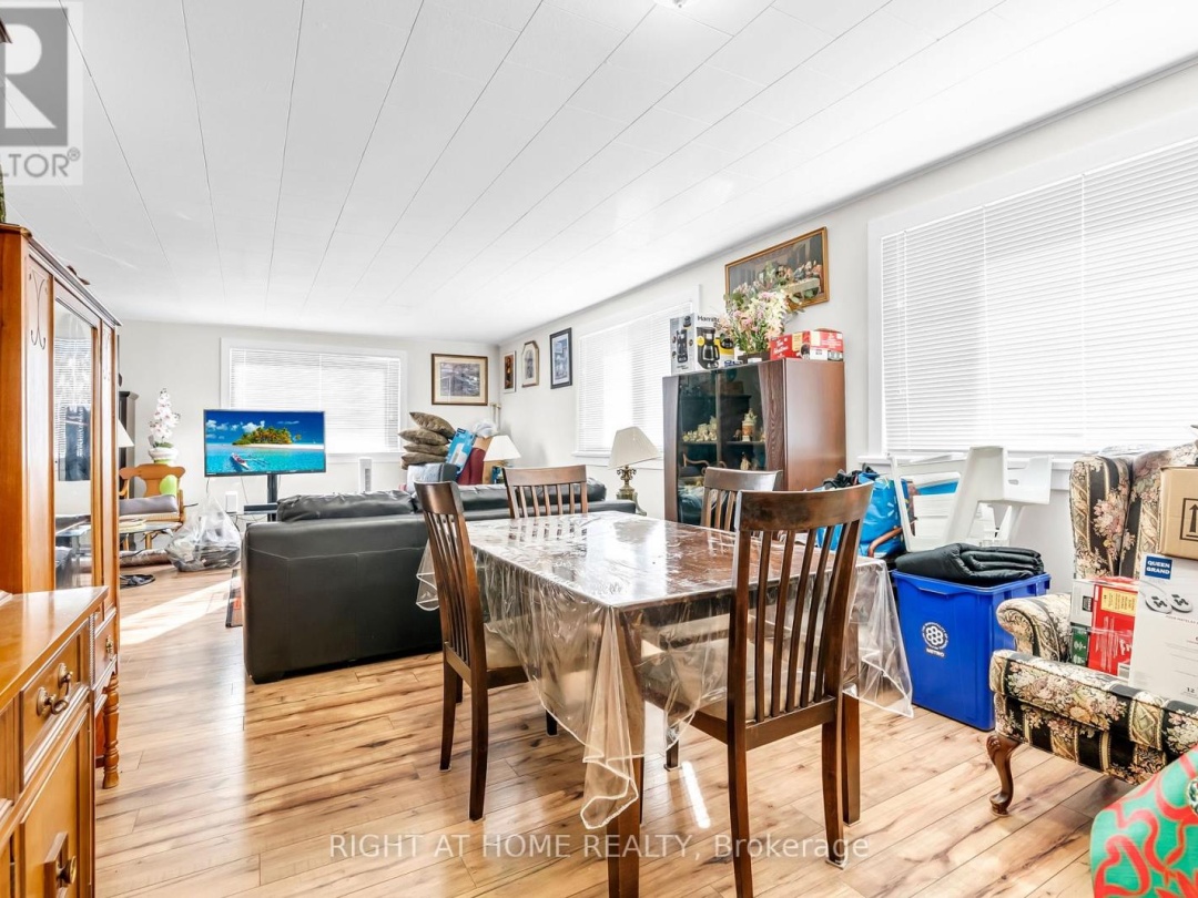 32 MATCHEDASH STREET N, 