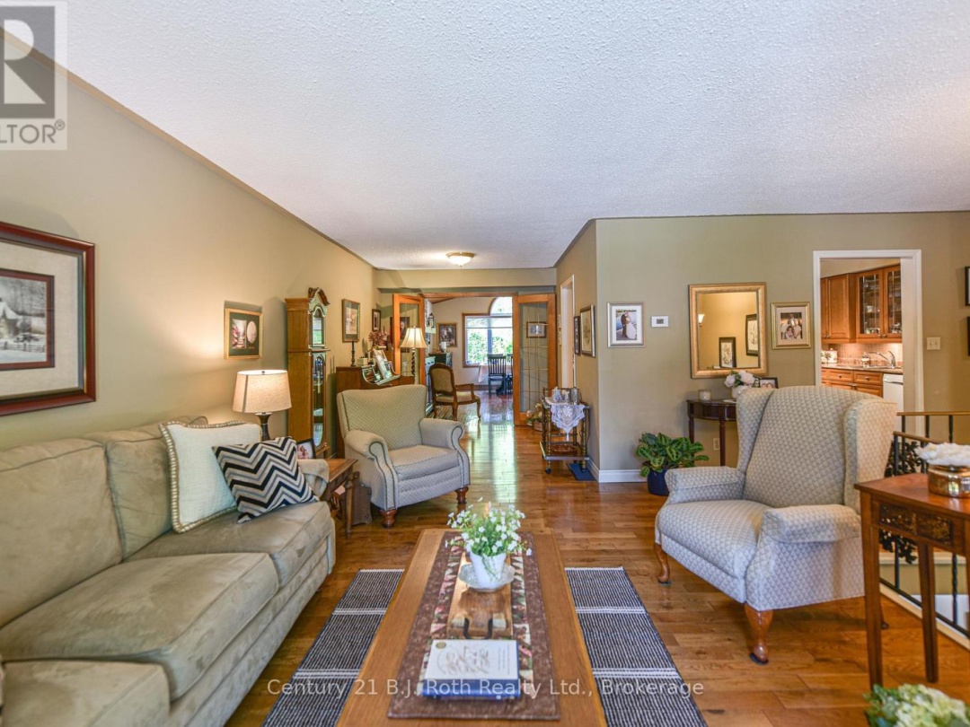 297 MATCHEDASH STREET N, 