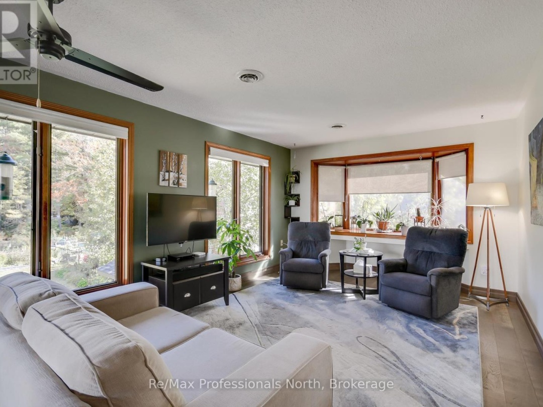 324 Bethune Drive N, Gull Lake