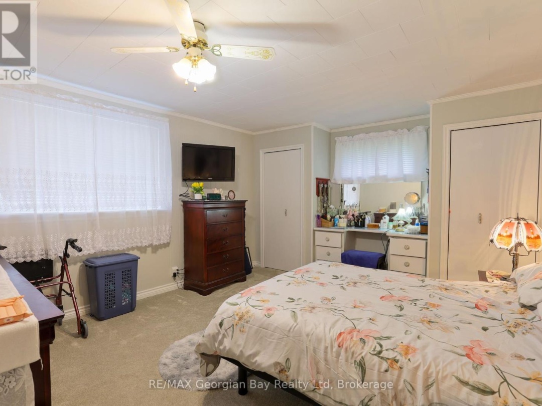 3485 Fraser Lane, Tay