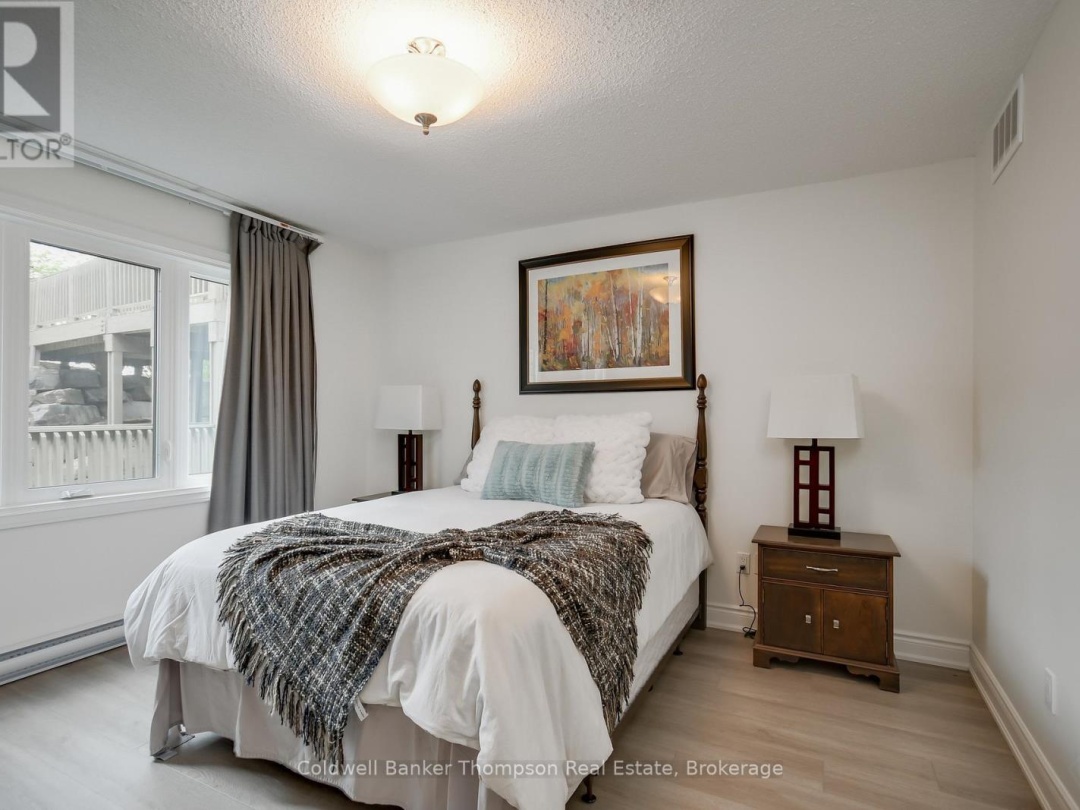 105 32 Deerhurst Greens Drive, Peninsula Lake