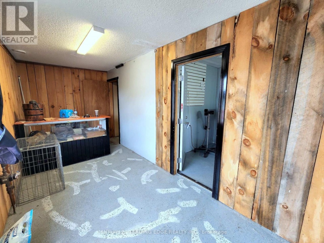 7491 Highway 35, 