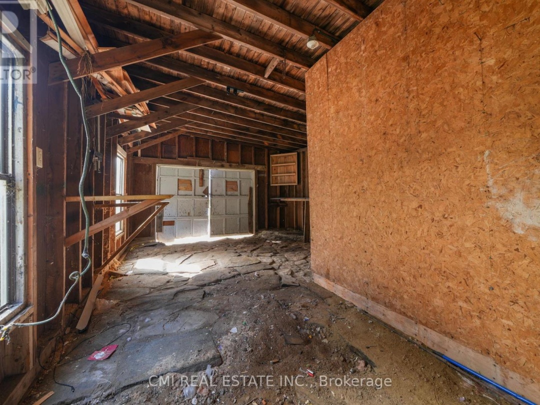 1093 SOUTH LAKE ROAD, 