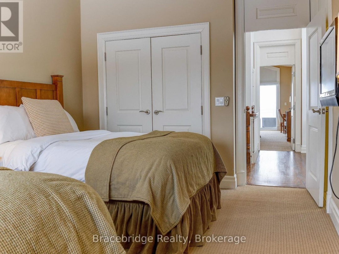 1869 MUSKOKA RD 118 W HIGHWAY, 