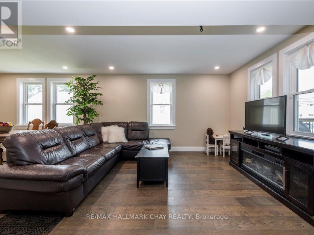3366 MUSKOKA STREET, 