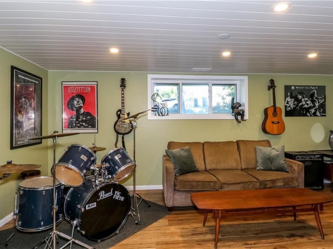 1 LAKEVIEW Drive, 
