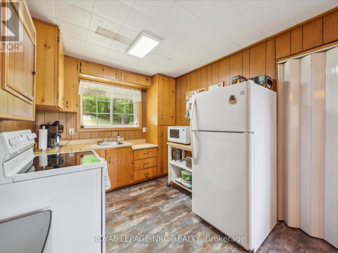 283 Salmon Lake Road N, Salmon Lake