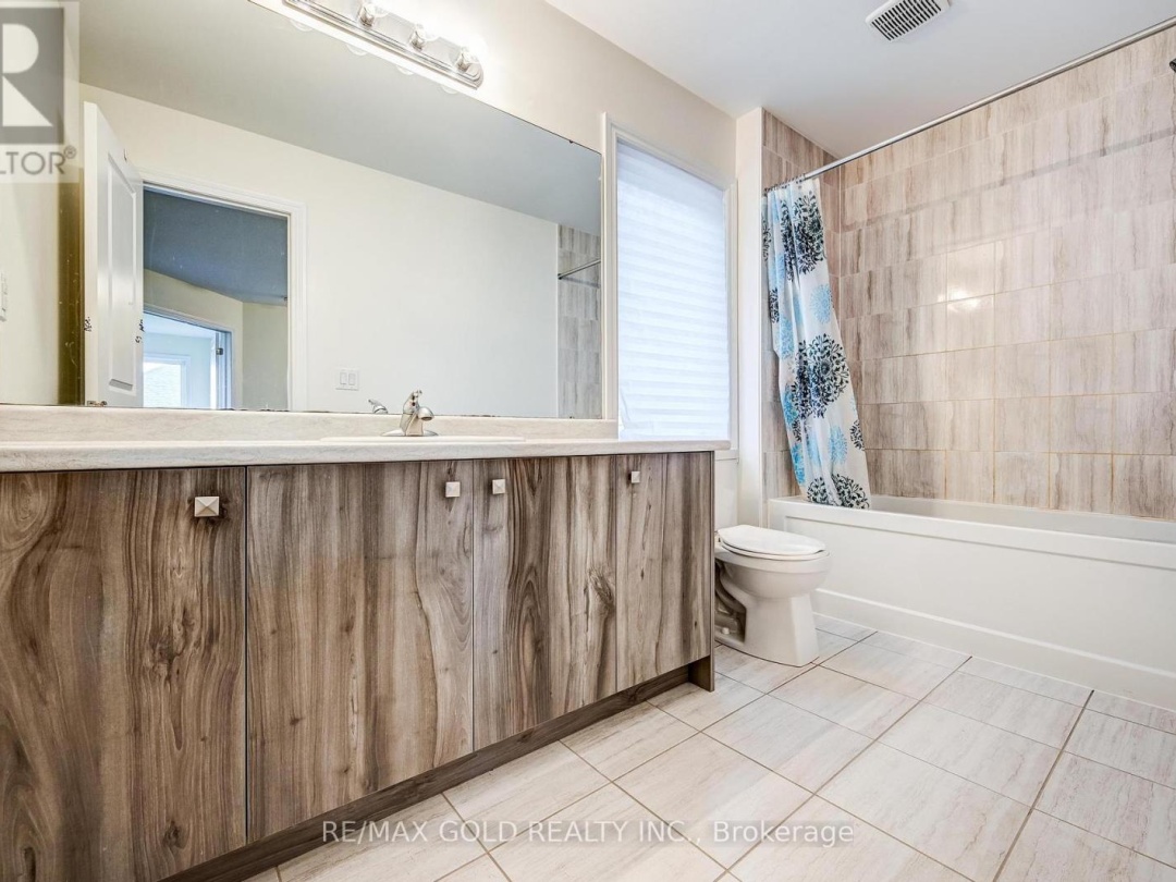 84 ATLANTIS DRIVE W, 