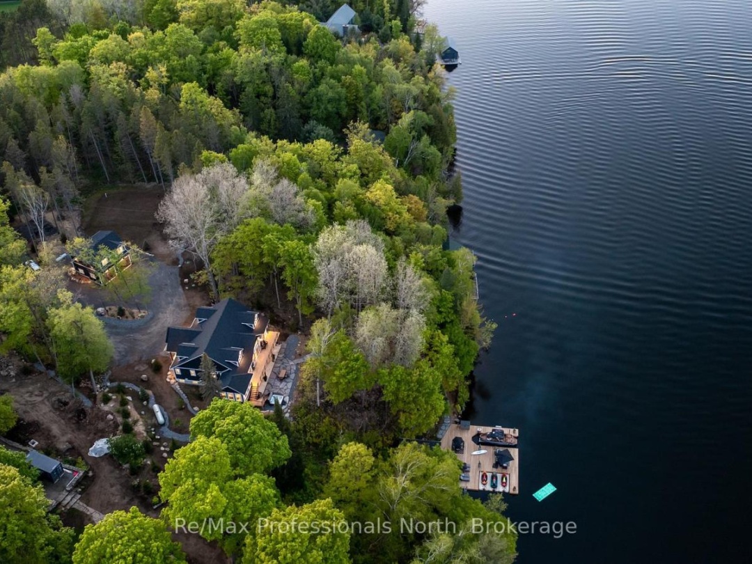 103 Pen Lake Point Road, Peninsula Lake