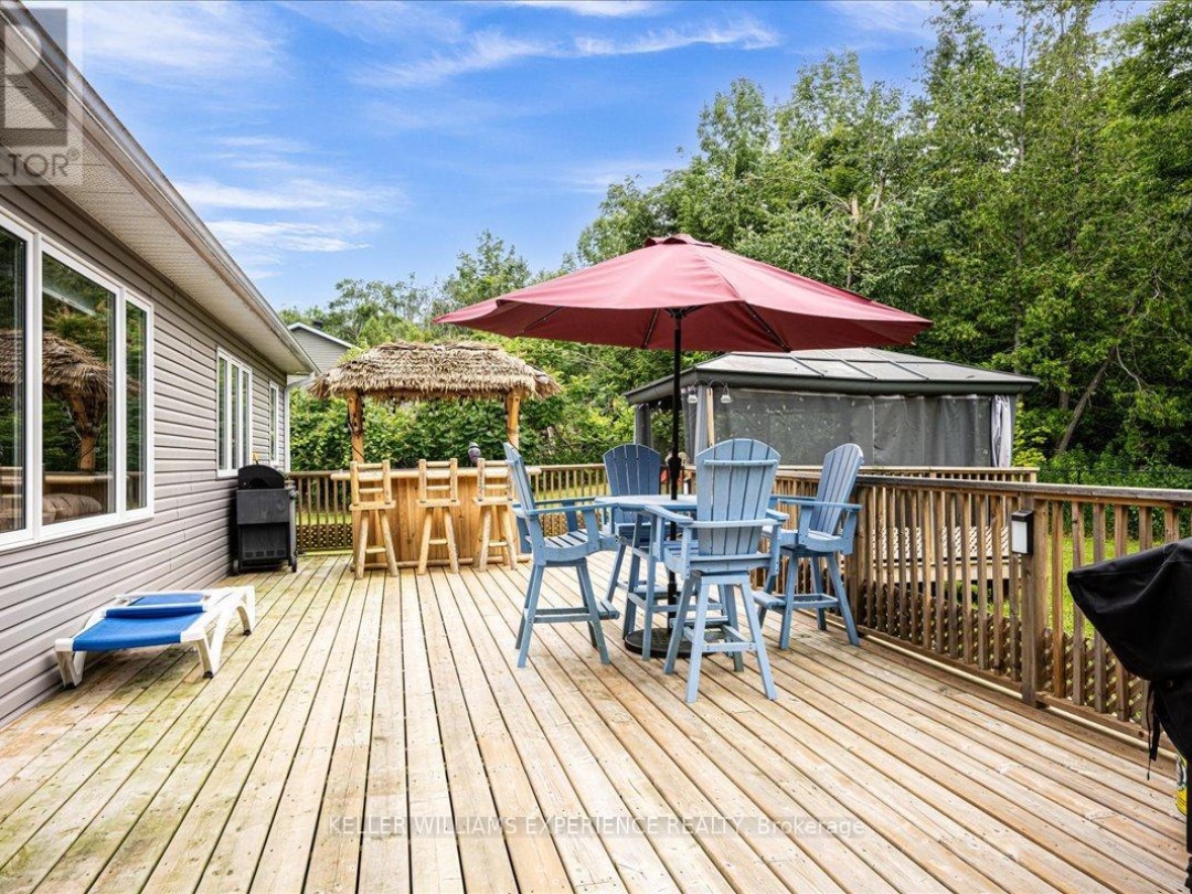 158 MOONSTONE ROAD E, 