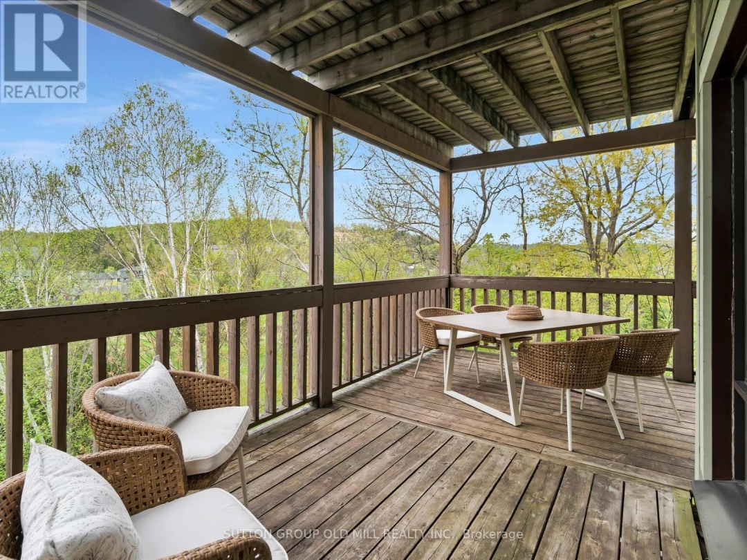 203 26 Deerhurst Drive, Peninsula Lake
