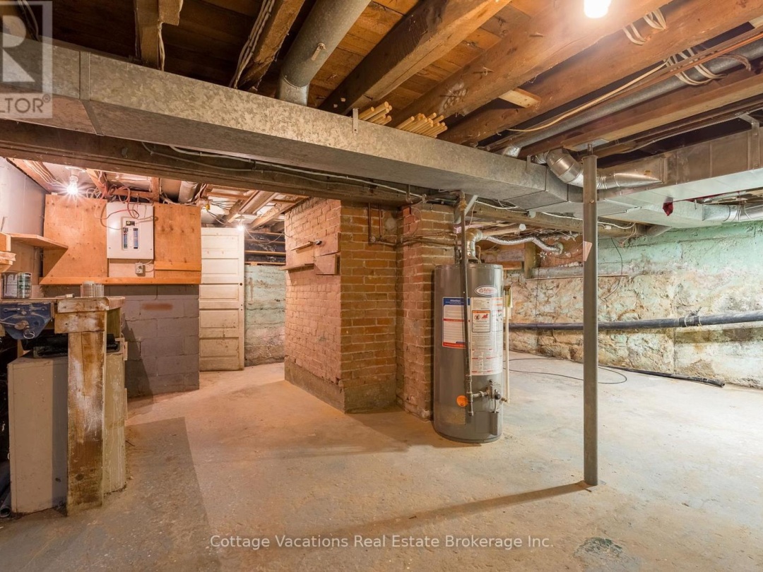 1 DUNCAN STREET E, 
