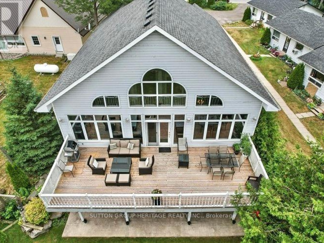 400 FRONT STREET W, 