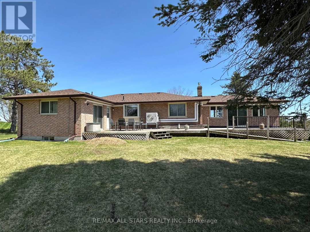 369 The Captain's Cor, Pigeon Lake
