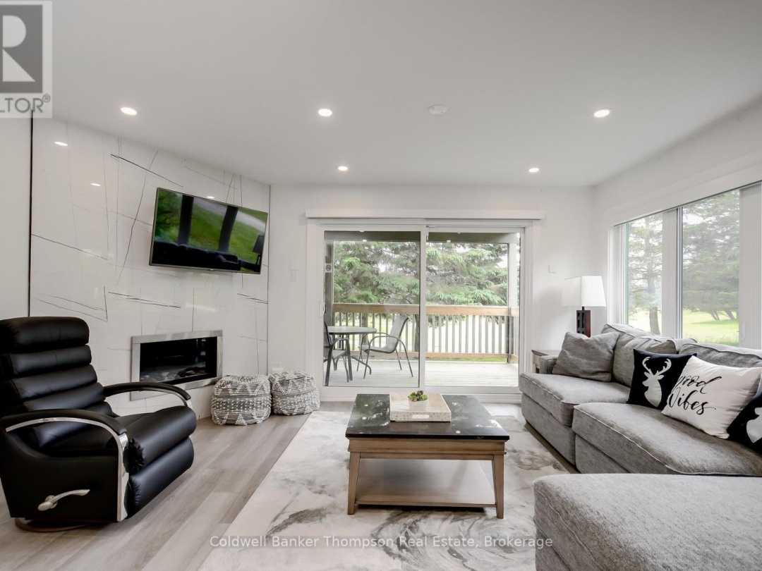 105 32 Deerhurst Greens Drive, Peninsula Lake