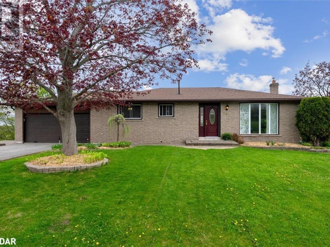 381 Country Club Circle, Pigeon Lake