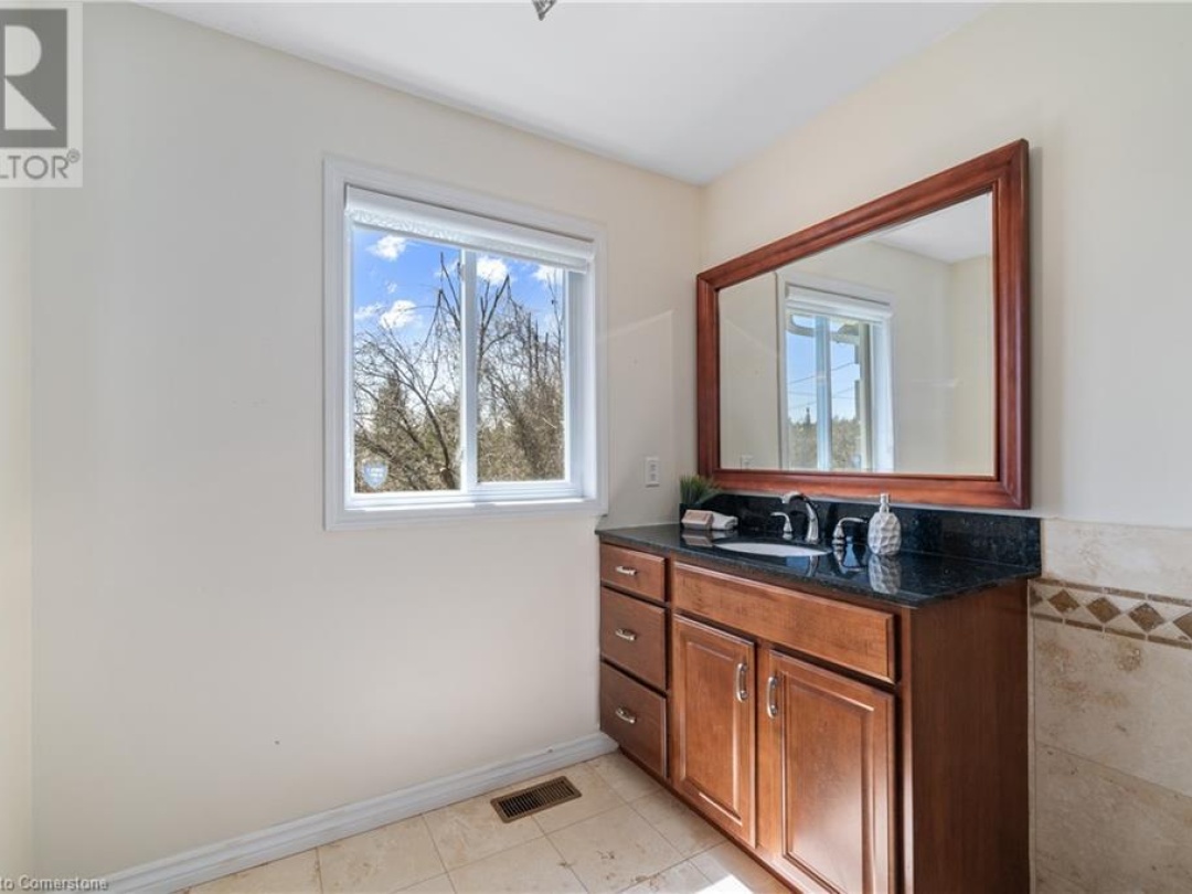 33 Totten Drive Drive, Sturgeon Lake