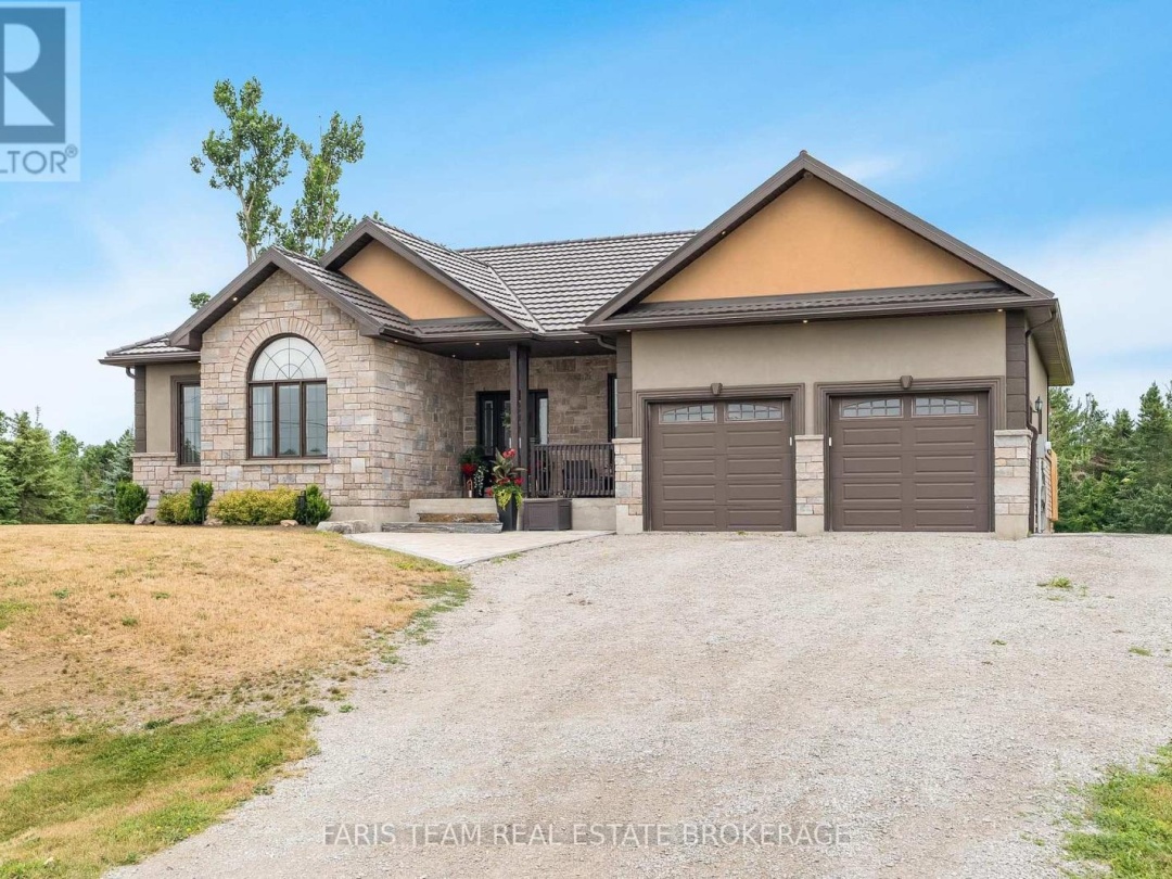 520 HORSESHOE VALLEY ROAD E, 