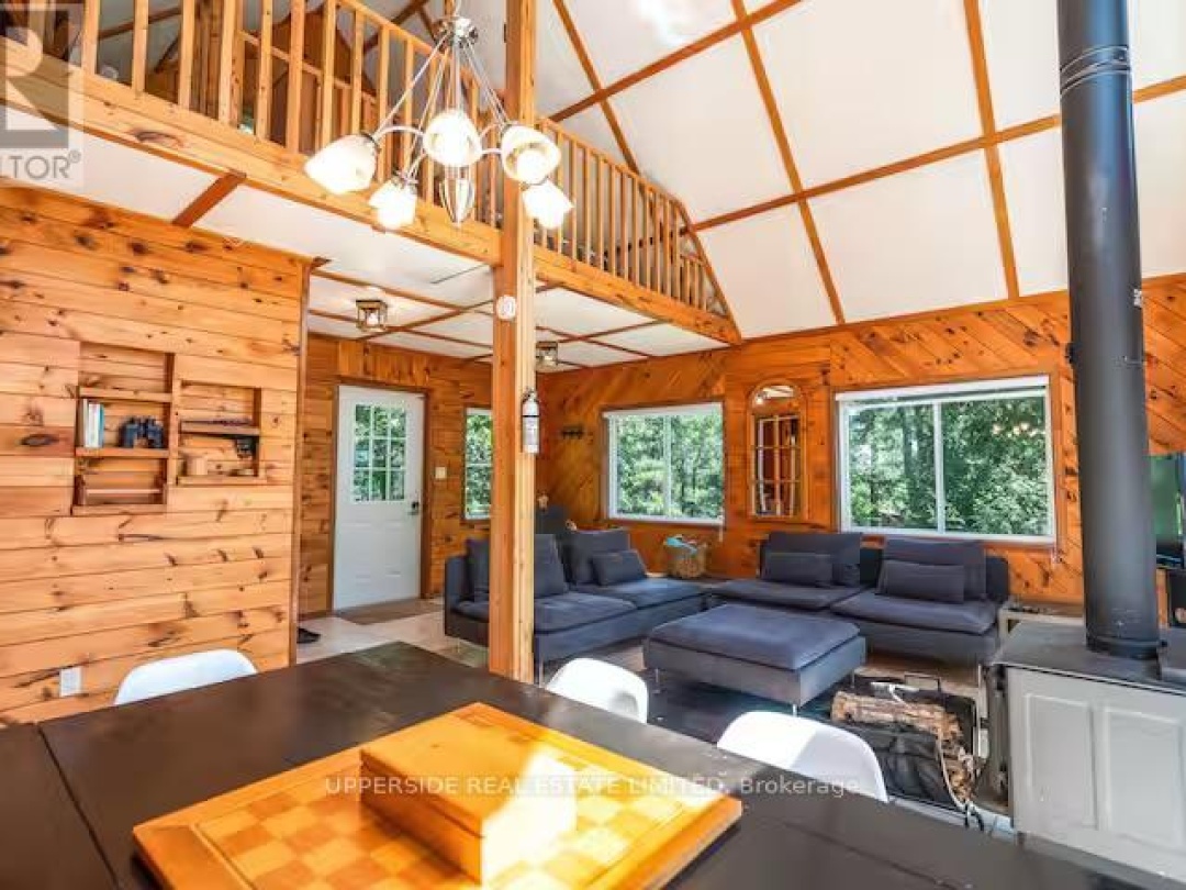 1040 OAK ROAD, Kahshe Lake