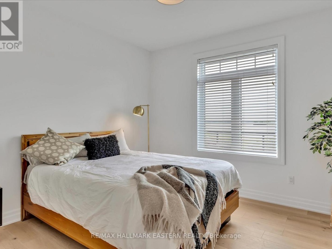 35 LAKEVIEW CRESCENT, 
