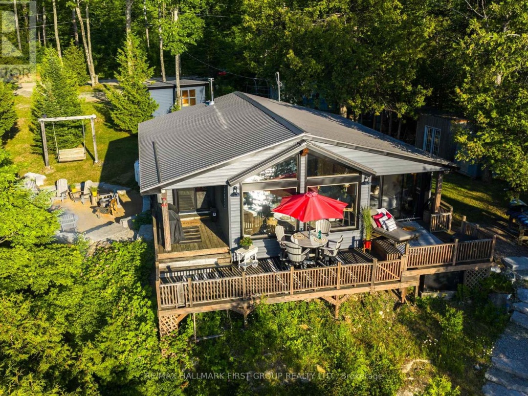 402 STEENBURG LAKE ROAD S, 