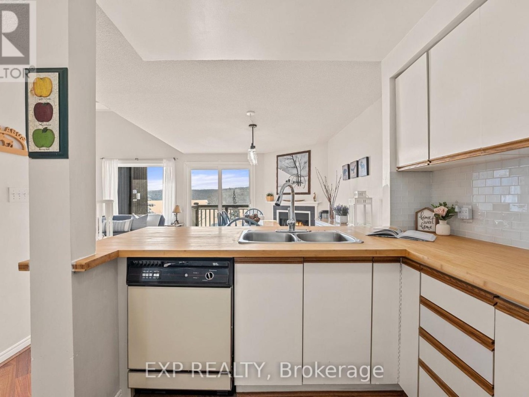 6 12 Turner Drive, Peninsula Lake