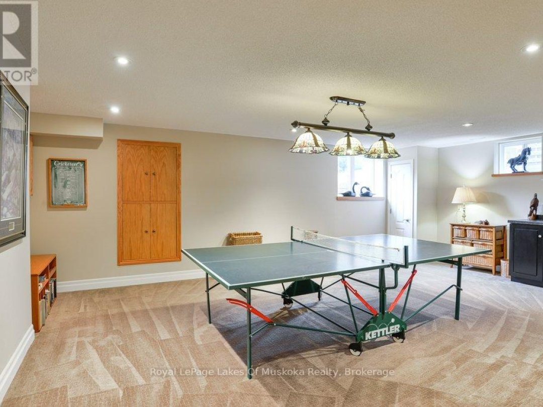 12 PHEASANT RUN, 