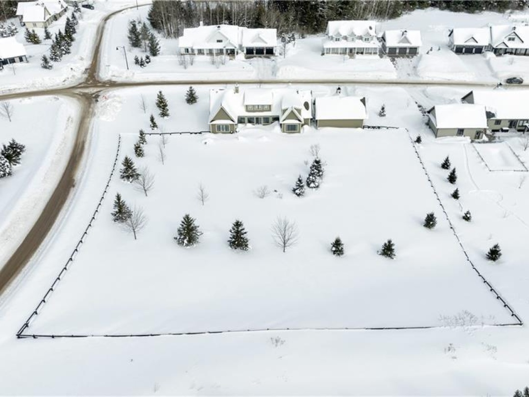 12 Thoroughbred Drive, Oro-Medonte