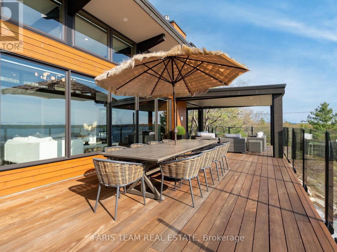 3886 East Shore Road, Gloucester Pool