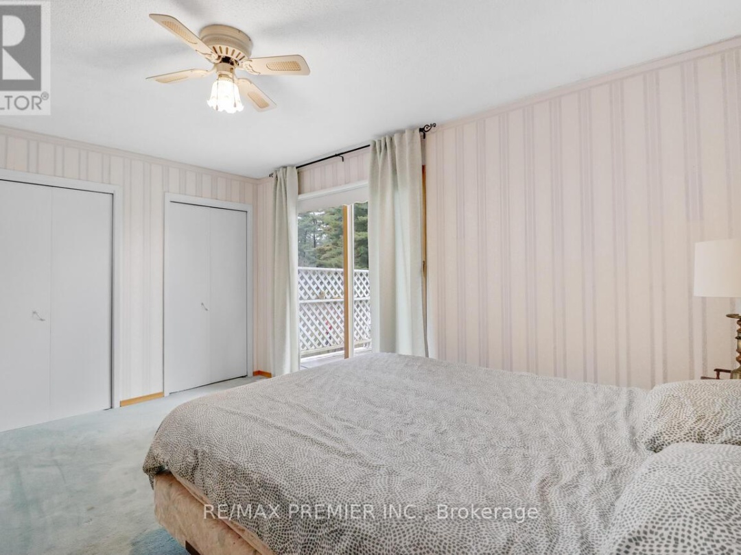 570 Phillip Street E, Gull Lake