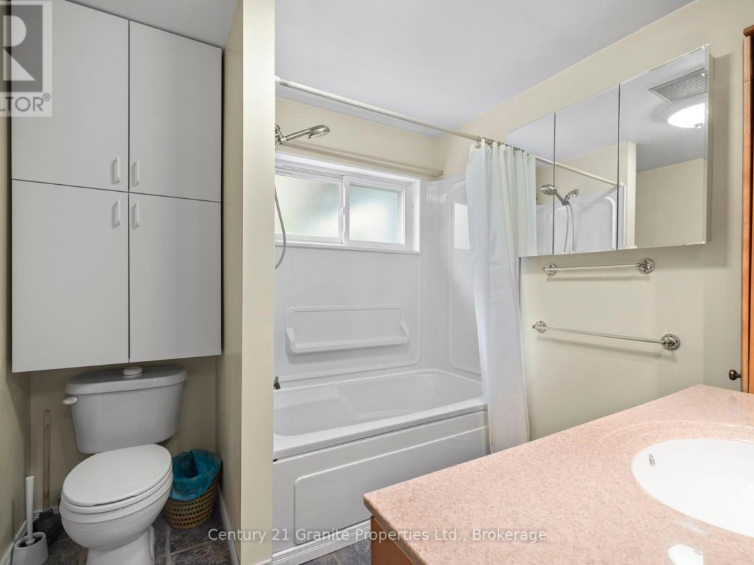 131 Downes Road, Horseshoe Lake