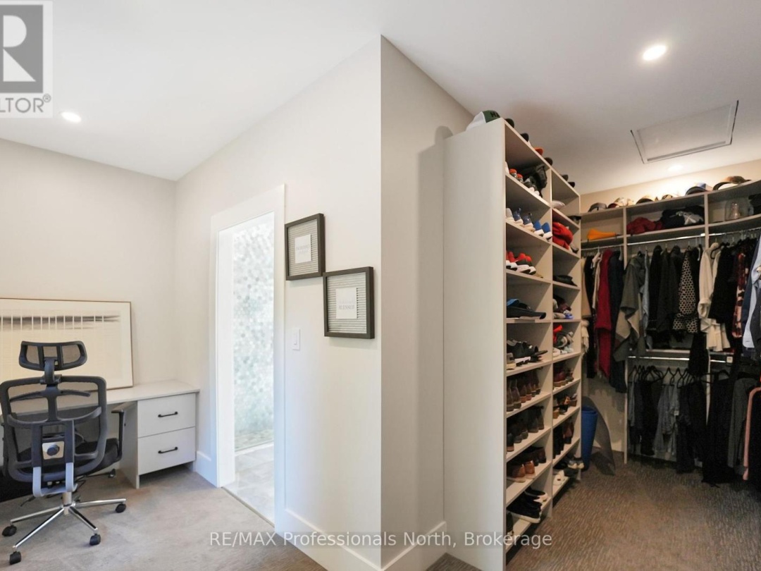1034 Lone Wolf Crescent, Percy Lake