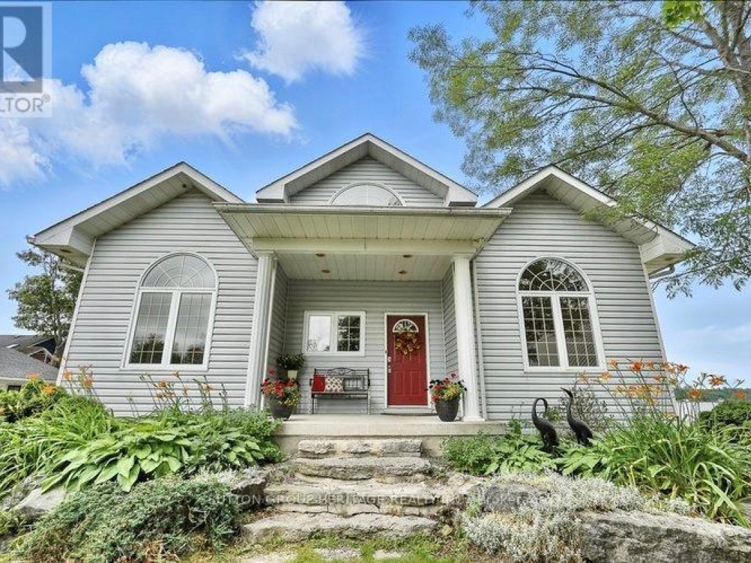 400 FRONT STREET W, 