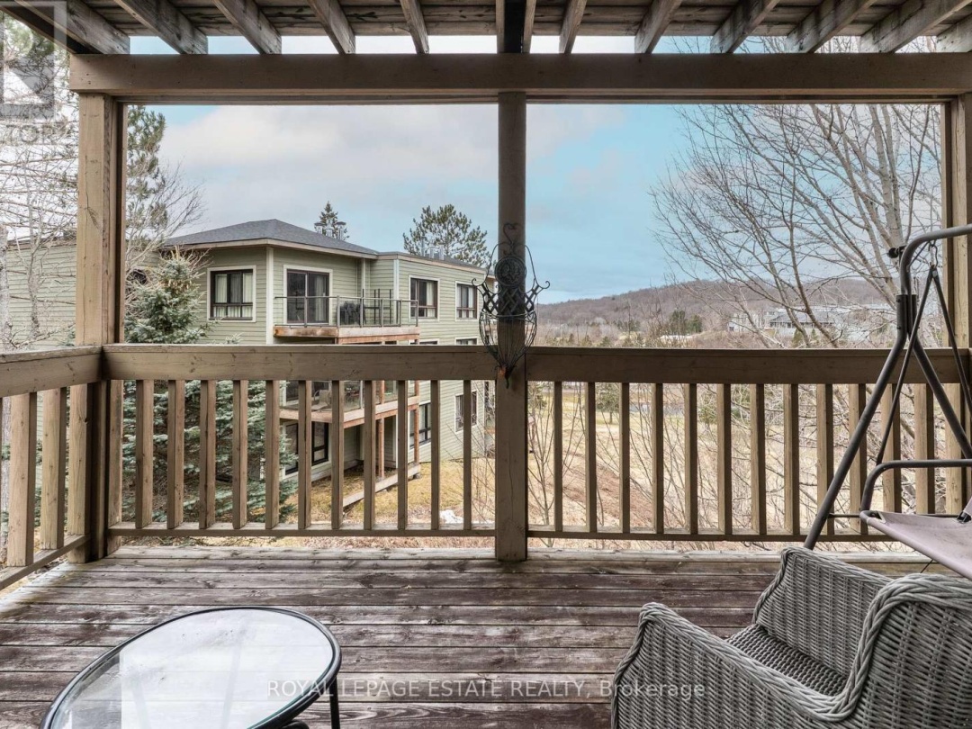 201 27 Deerhurst Drive, Peninsula Lake