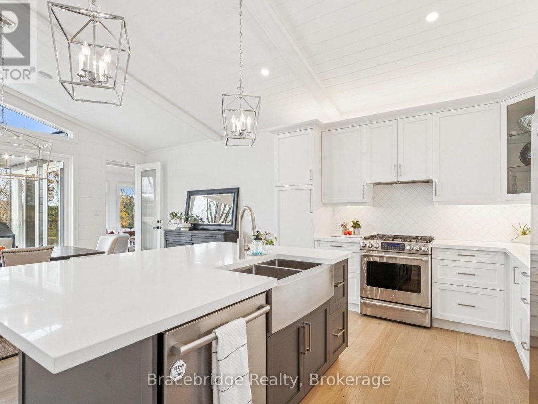 1006 STEPHENS BAY ROAD, 