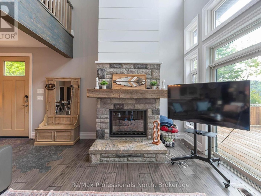 1024 ALBERT LANE E, Kawagama Lake