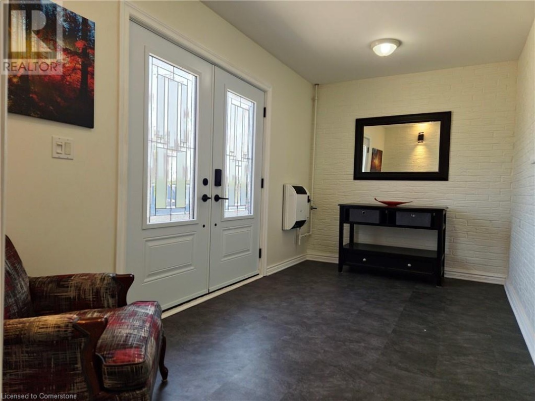 653 SIMCOE Street, 