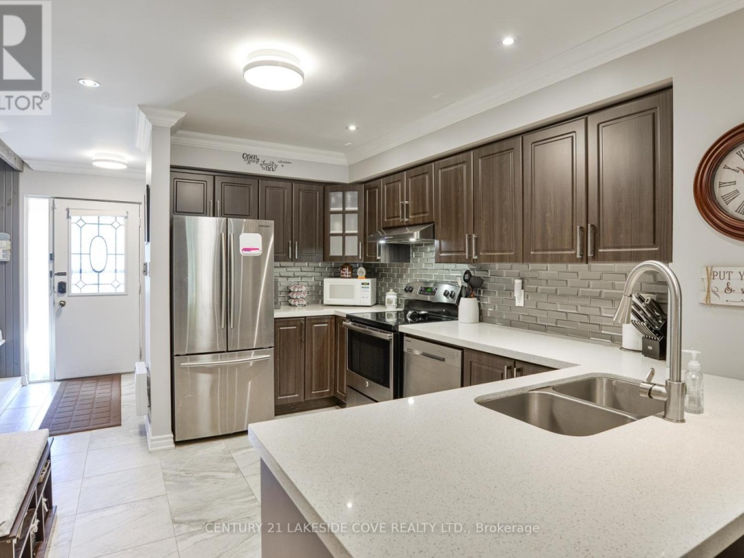 UNIT 6 - 70 LAGUNA PARKWAY, 