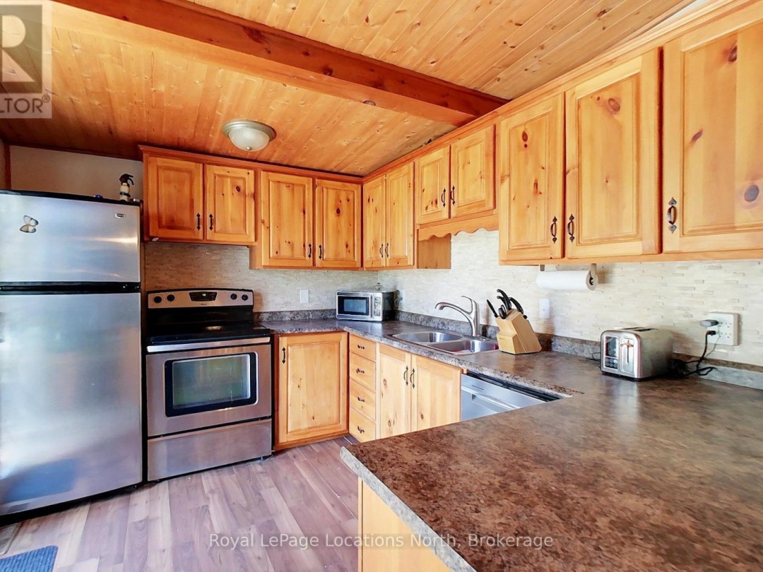 239 Monck Rd Cty 45, Young Lake